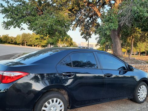 Used 2016 Toyota Corolla LE image 2