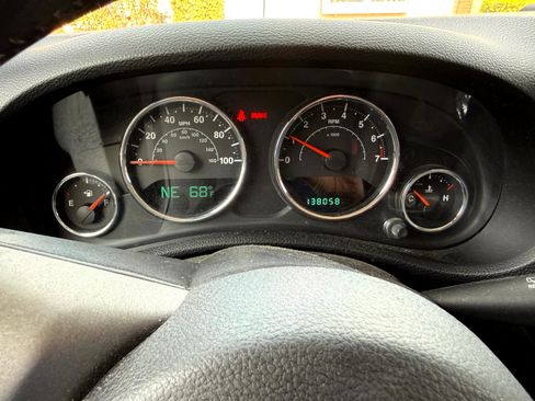 Used 2013 Jeep Wrangler Unlimited Sahara image 15