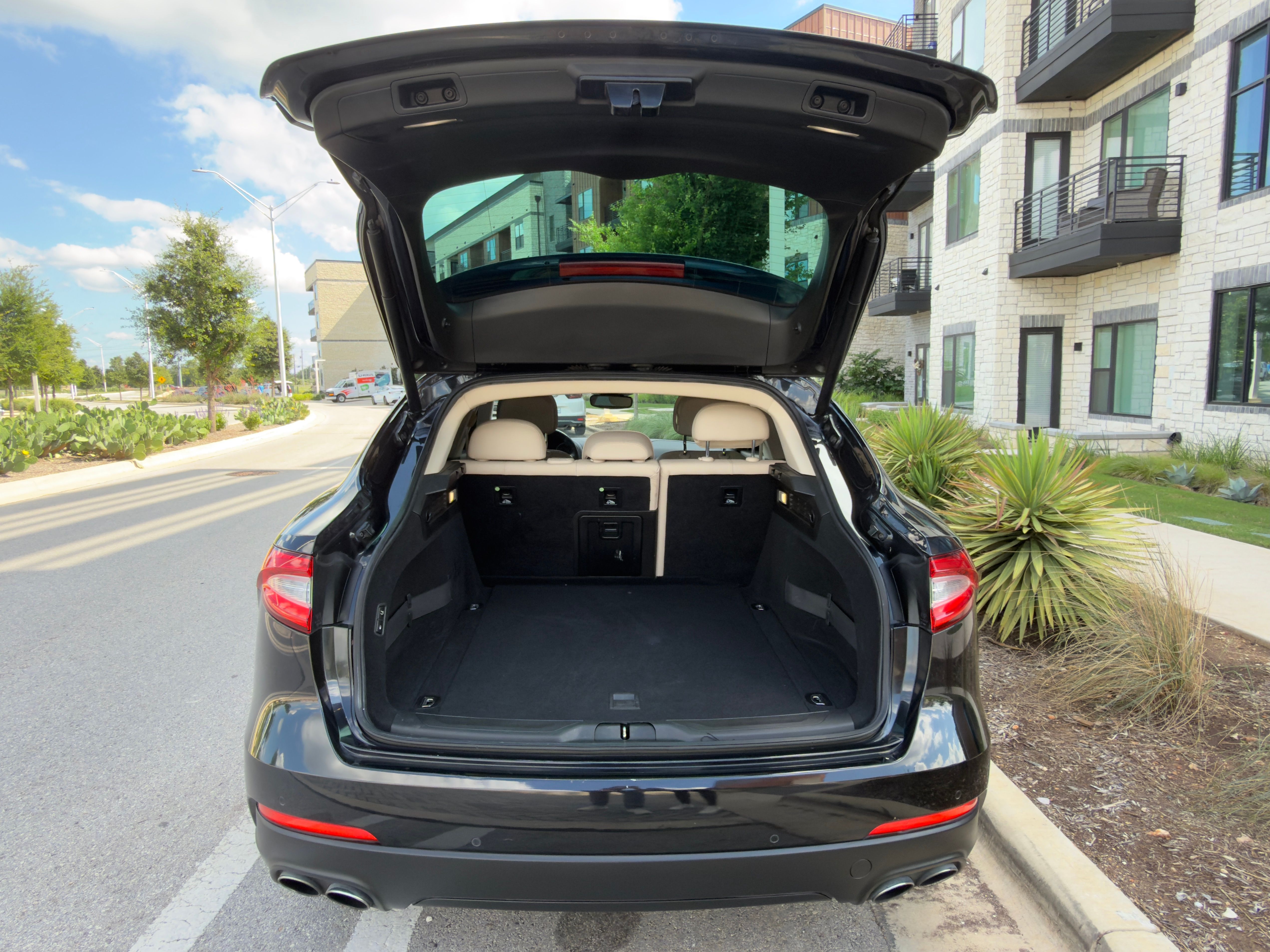 Used 2018 Maserati Levante AWD/4WD image 8