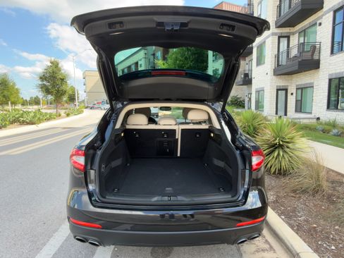Used 2018 Maserati Levante AWD/4WD image 8