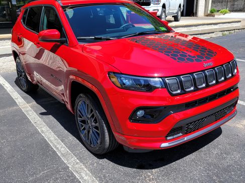 Used 2022 Jeep Compass Limited image 3