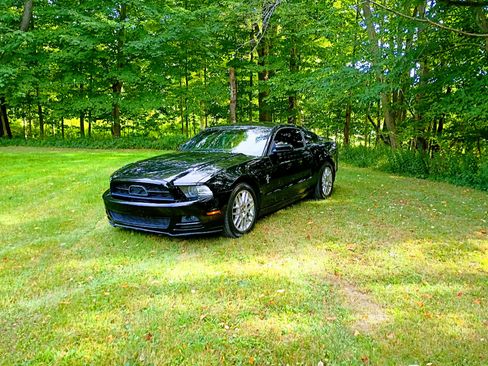 Used 2013 Ford Mustang Premium image 4