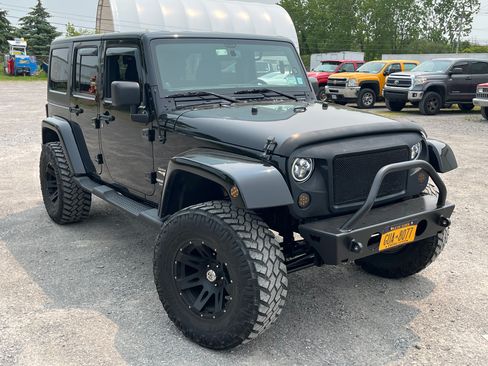 Used 2013 Jeep Wrangler Unlimited Sahara w/ Dual Top Group image 8