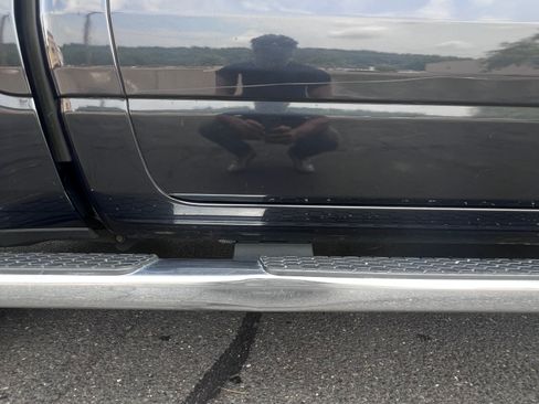 Used 2019 RAM 1500 Laramie AWD/4WD image 16