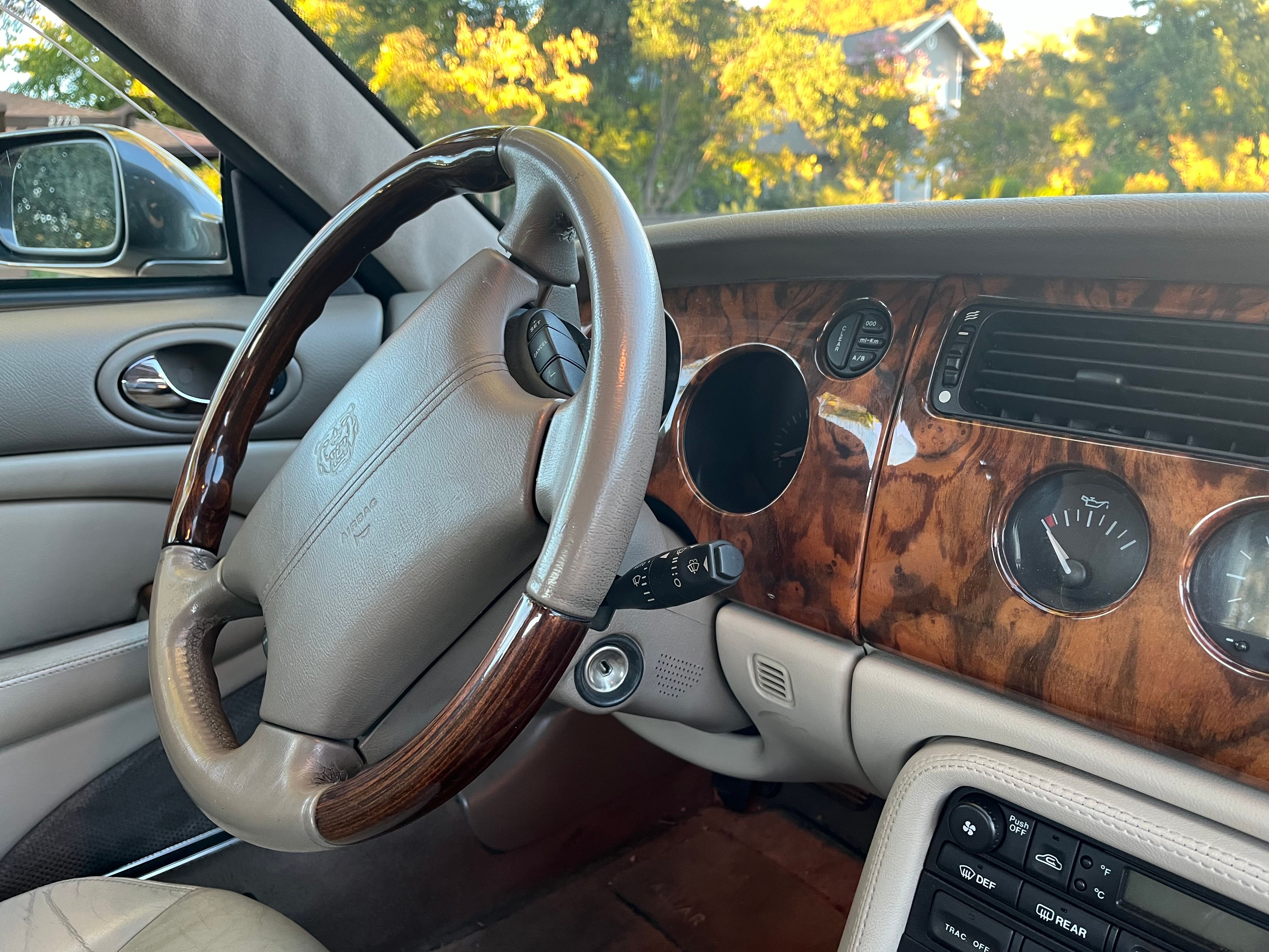 Used 2002 Jaguar XK8 Convertible RWD image 6