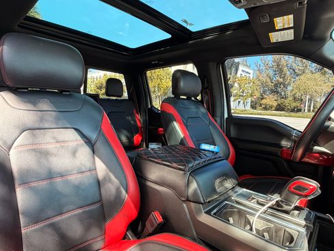 Used 2018 Ford F150 Lariat w/ Equipment Group 502A Luxury image 2