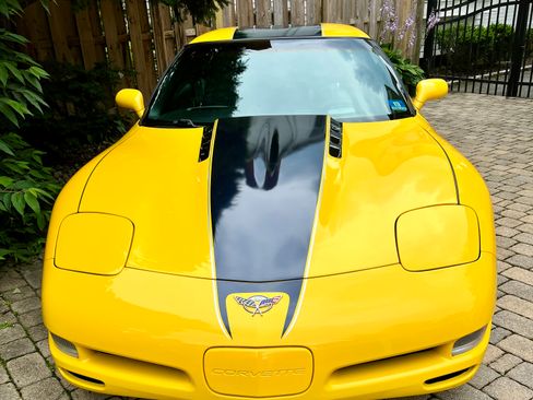 Used 2003 Chevrolet Corvette Coupe w/ Preferred Equipment Group RWD image 1
