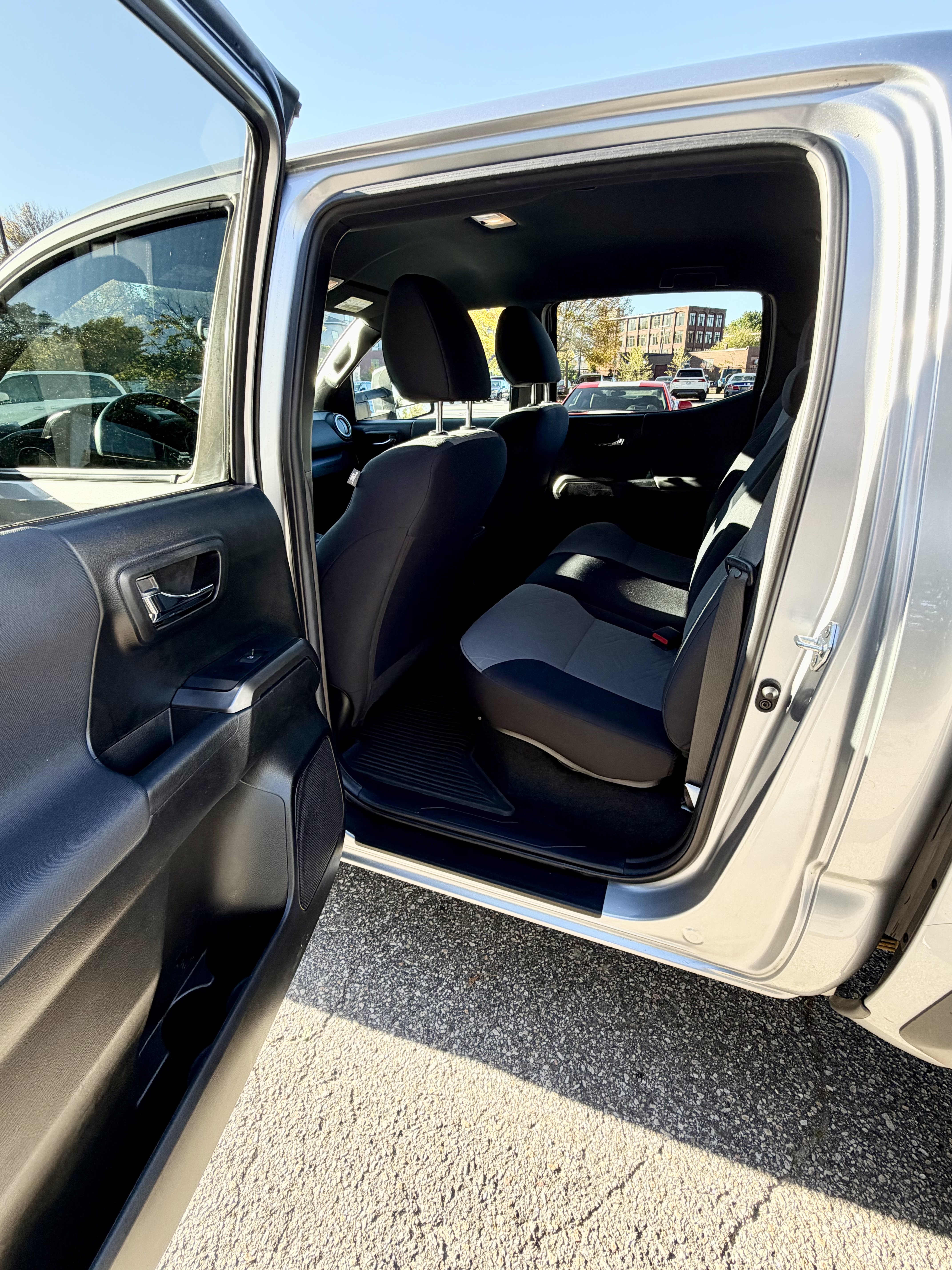 Used 2022 Toyota Tacoma TRD Off-Road w/ Technology Package AWD/4WD image 10