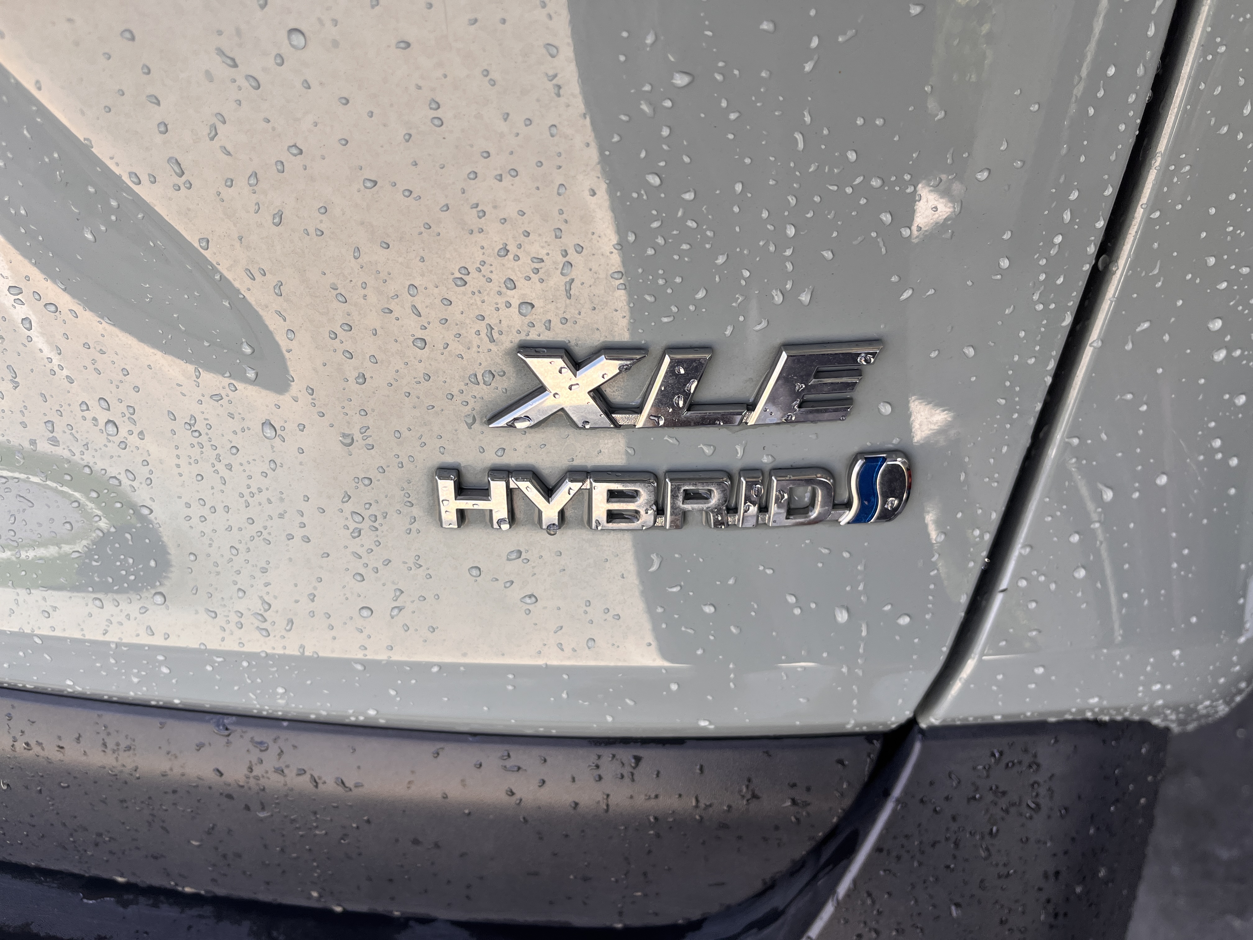 Used 2021 Toyota RAV4 XLE Premium AWD/4WD image 18