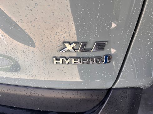 Used 2021 Toyota RAV4 XLE Premium AWD/4WD image 18