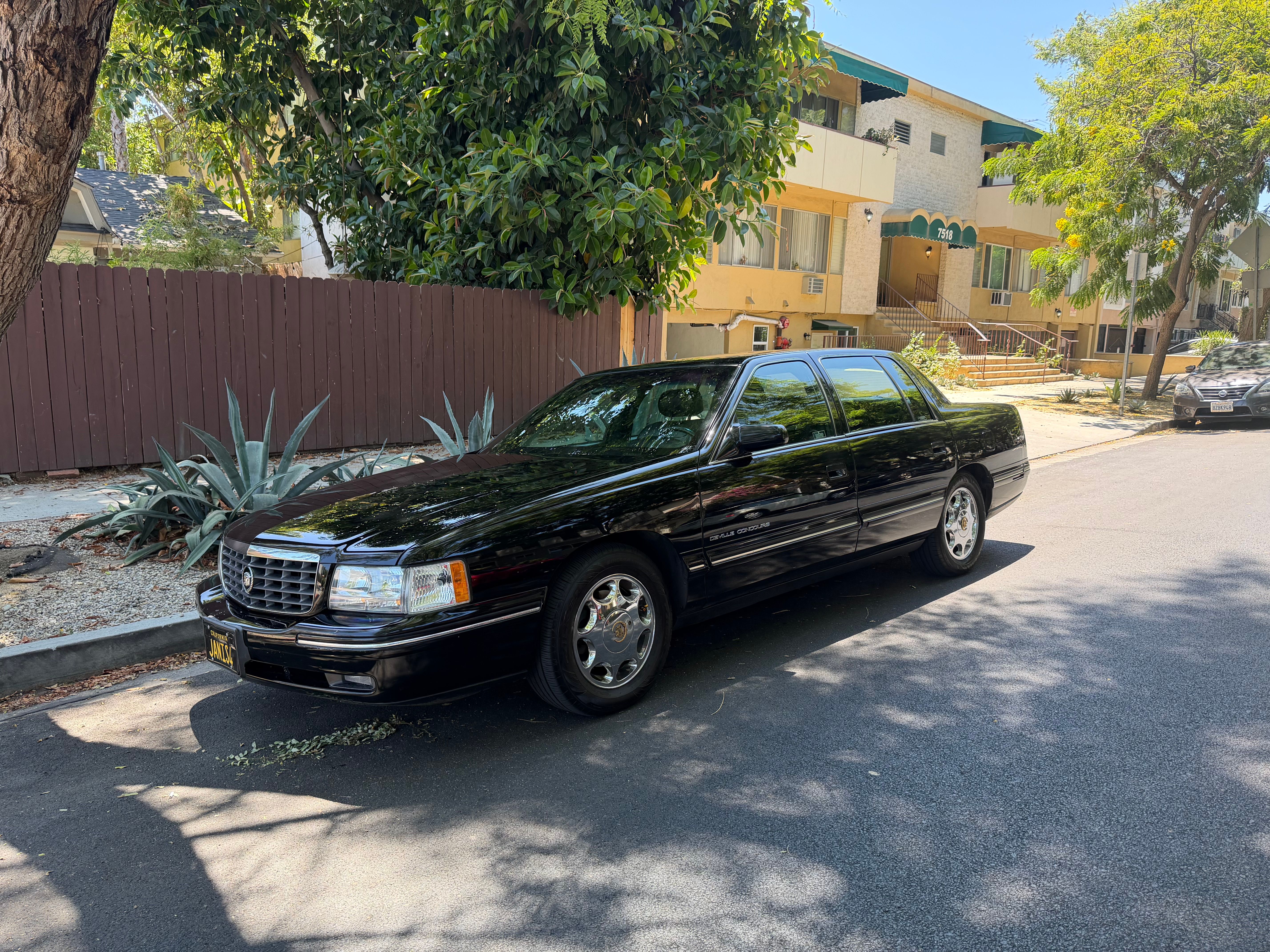 Used 1997 Cadillac De Ville Concours w/ Safety/Security Pkg FWD image 2