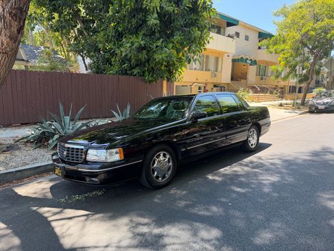 Used 1997 Cadillac De Ville Concours w/ Safety/Security Pkg FWD image 2