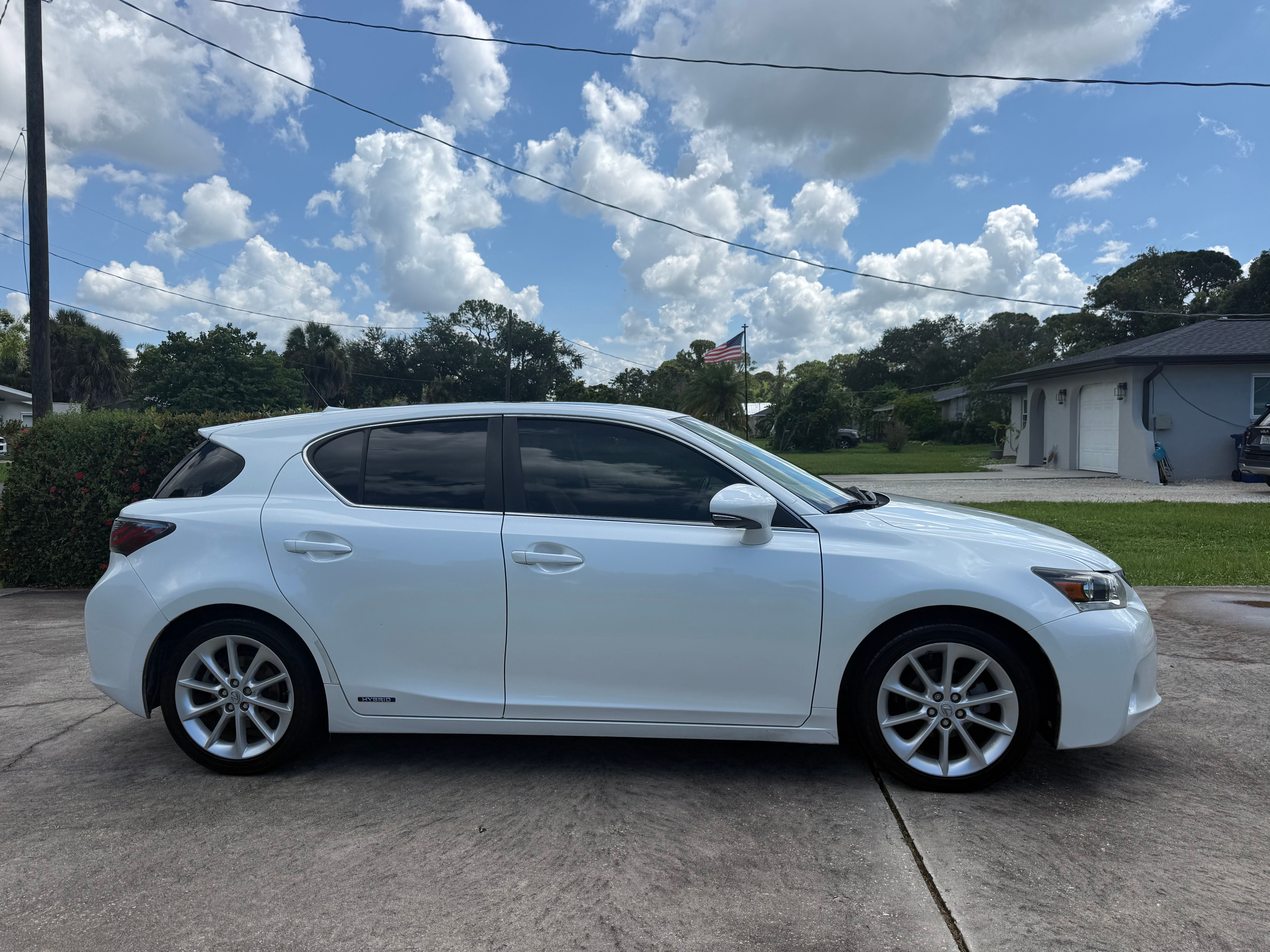 Used 2013 Lexus CT 200h w/ Premium Pkg w/Backup Camera FWD image 10