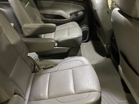 Used 2018 Chevrolet Suburban LT image 5