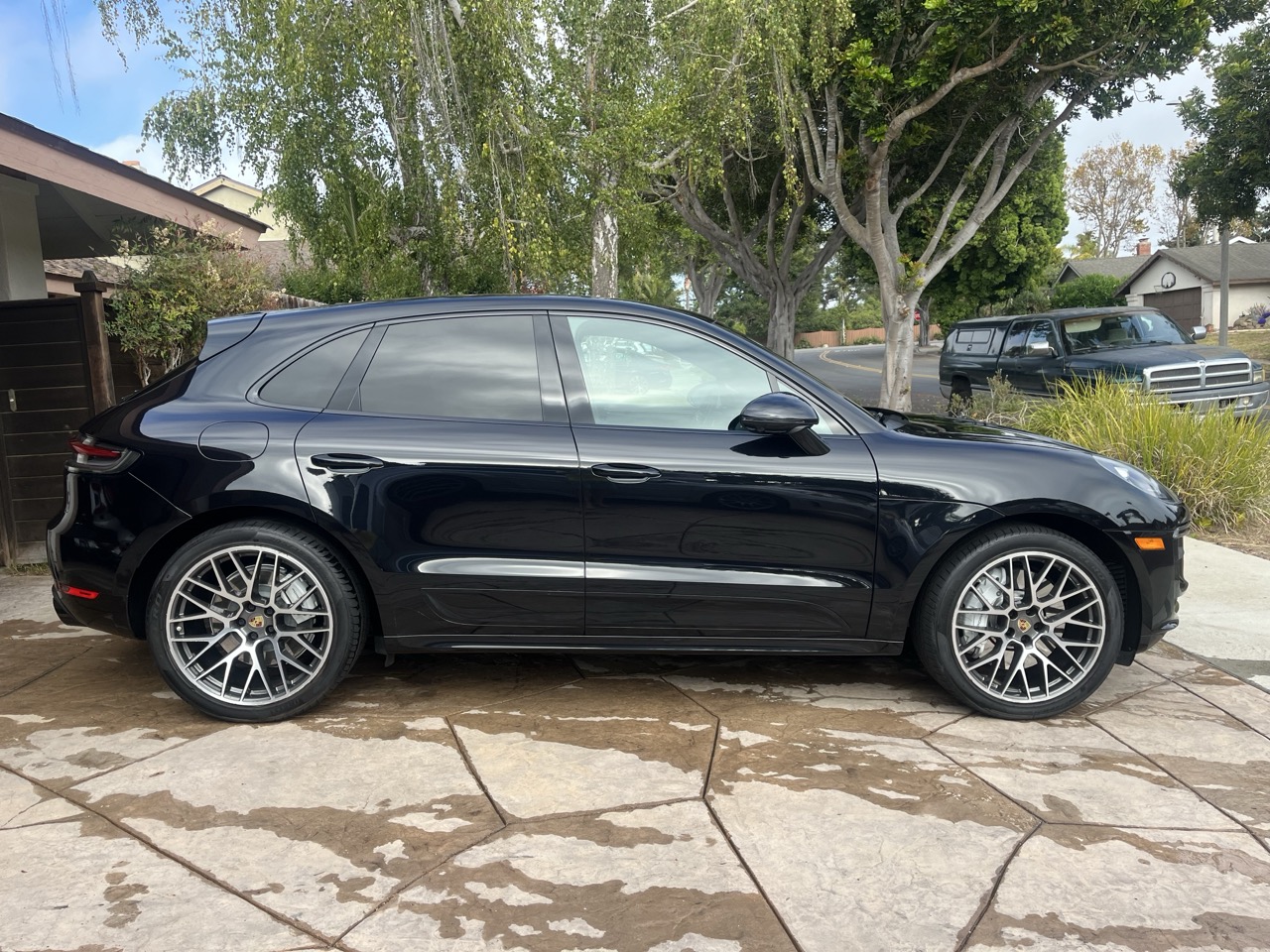 Used 2020 Porsche Macan Turbo AWD/4WD image 2
