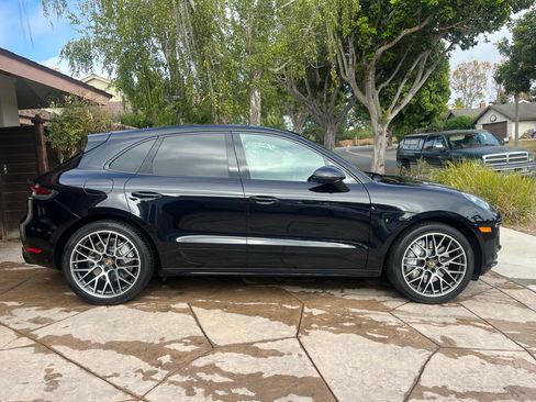 Used 2020 Porsche Macan Turbo AWD/4WD image 2