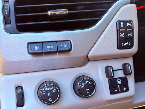 Used 2019 GMC Yukon Denali w/ Denali Ultimate Package image 16