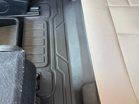 Used 2020 Ford Explorer XLT RWD image 8