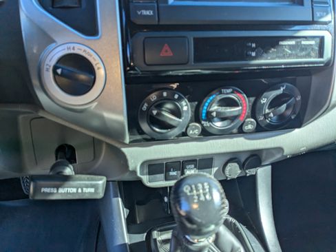 Used 2013 Toyota Tacoma 4x4 Access Cab V6 image 10