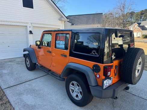 Used 2012 Jeep Wrangler Unlimited Sport w/ Connectivity Group AWD/4WD image 16