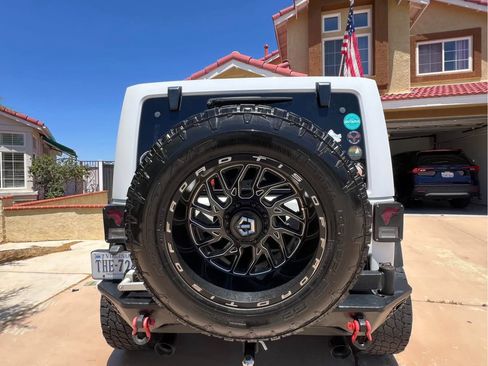 Used 2018 Jeep Wrangler Unlimited Rubicon image 9