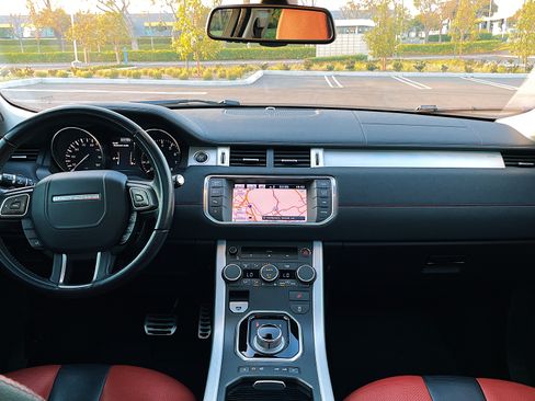 Used 2013 Land Rover Range Rover Evoque Dynamic image 6