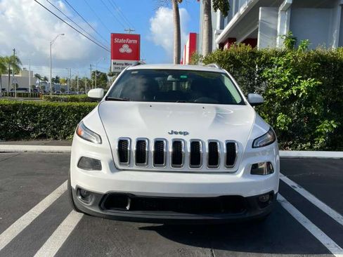Used 2017 Jeep Cherokee Latitude image 4
