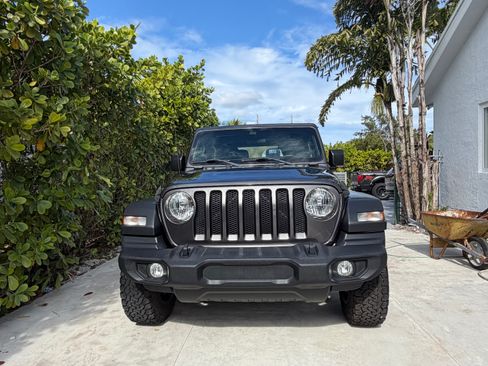 Used 2018 Jeep Wrangler Sport image 4
