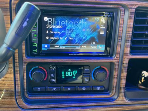 Used 2003 Chevrolet Suburban LT w/ LT Preferred Equipment Group image 12