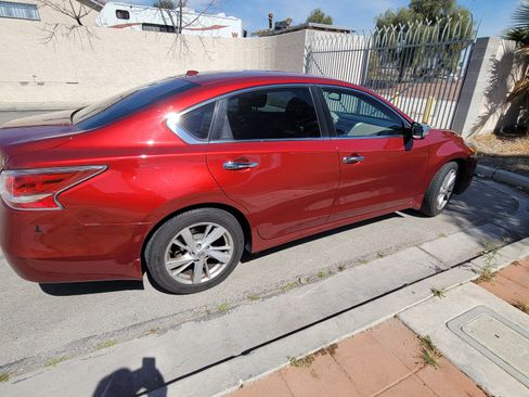Used 2015 Nissan Altima 2.5 SV w/ Convenience Package image 8