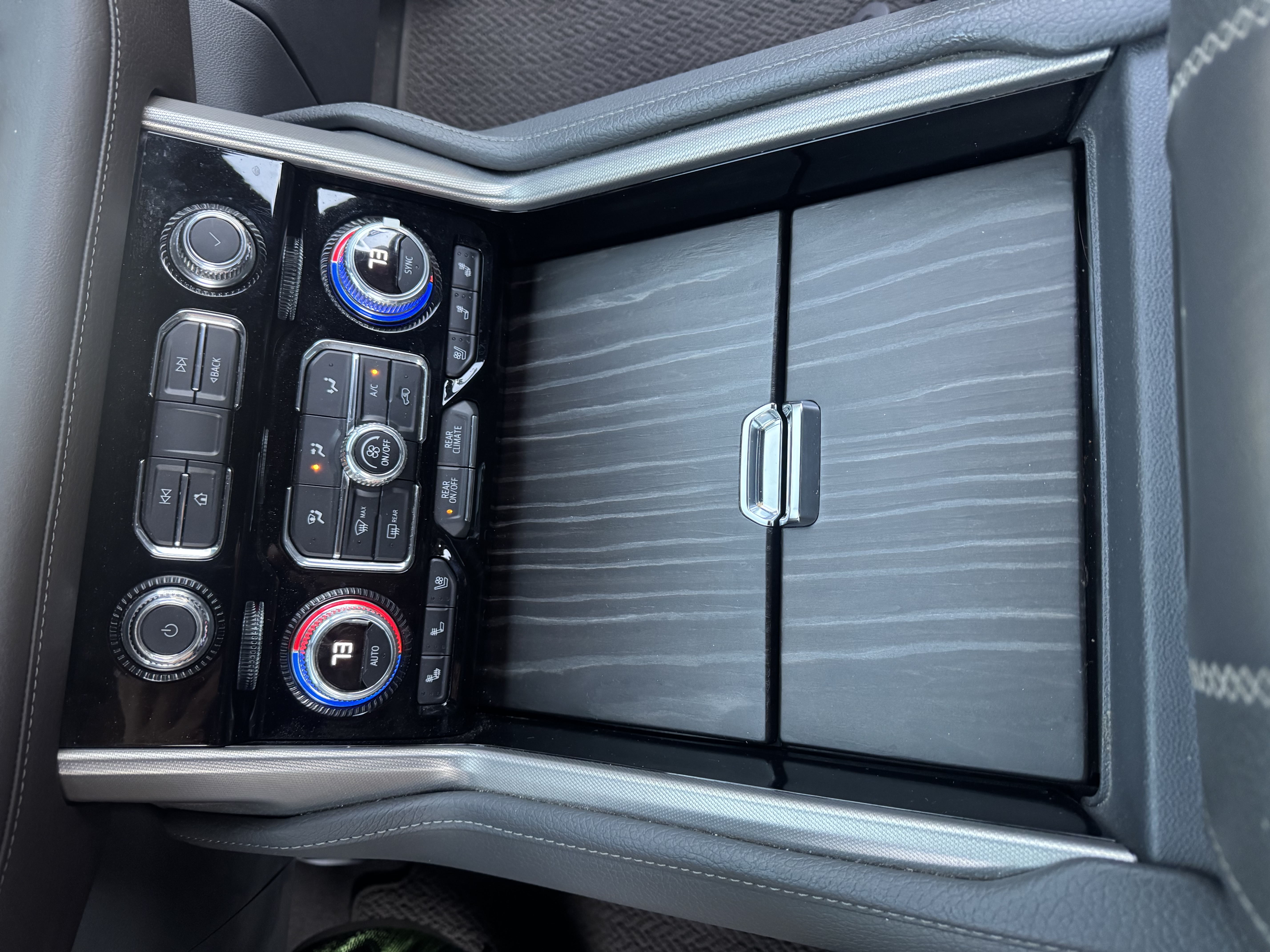 Used 2022 GMC Yukon Denali AWD/4WD image 23