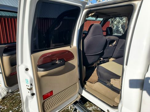 Used 2005 Ford F250 Lariat image 21