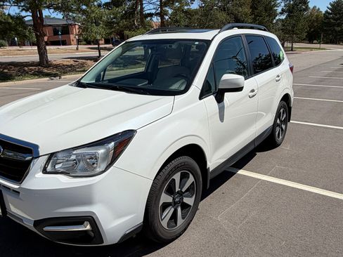 Used 2017 Subaru Forester 2.5i Premium AWD/4WD image 2