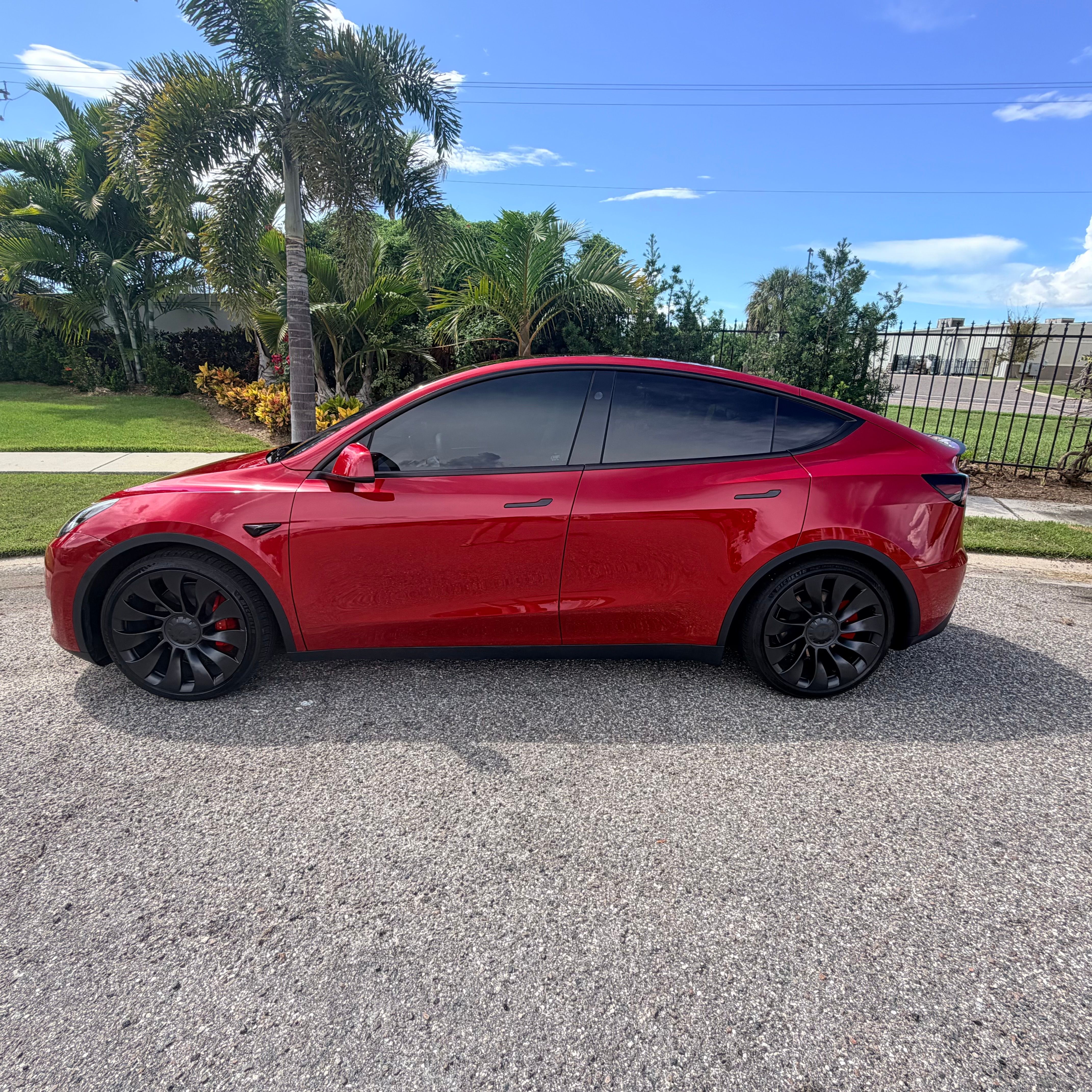 Used 2023 Tesla Model Y Performance AWD/4WD image 1