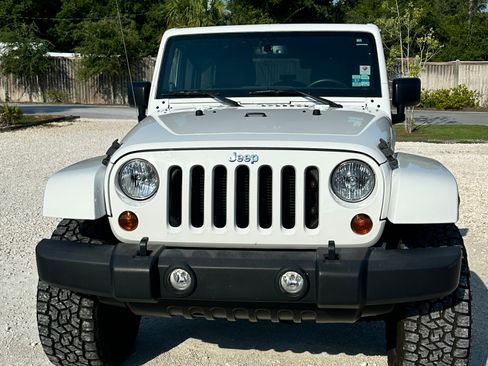 Used 2013 Jeep Wrangler Unlimited Rubicon w/ Connectivity Group AWD/4WD image 5