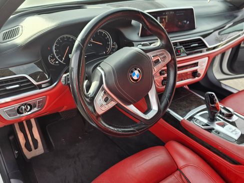 Used 2018 BMW 750i image 6