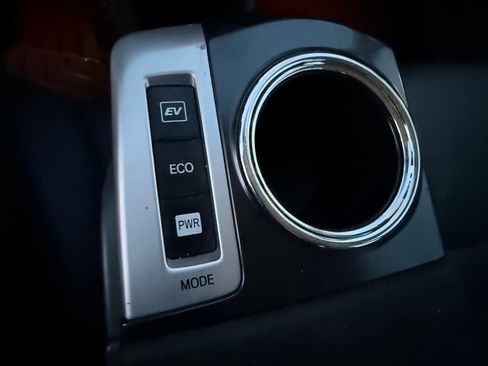 Used 2014 Toyota Prius V Five FWD image 17
