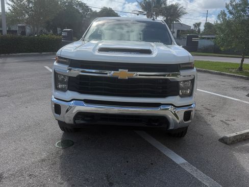 Used 2024 Chevrolet Silverado 2500 LT image 8