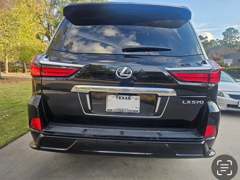 Used 2020 Lexus LX 570 4WD w/ 3rd Row & Luxury Pkg image 2