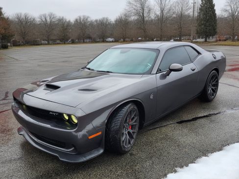 Used 2016 Dodge Challenger SRT Hellcat image 1