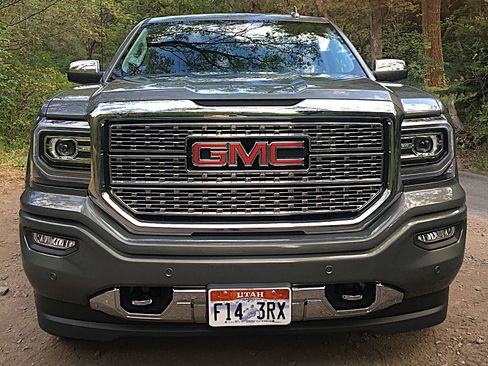 Used 2018 GMC Sierra 1500 Denali w/ Denali Ultimate Package AWD/4WD image 8