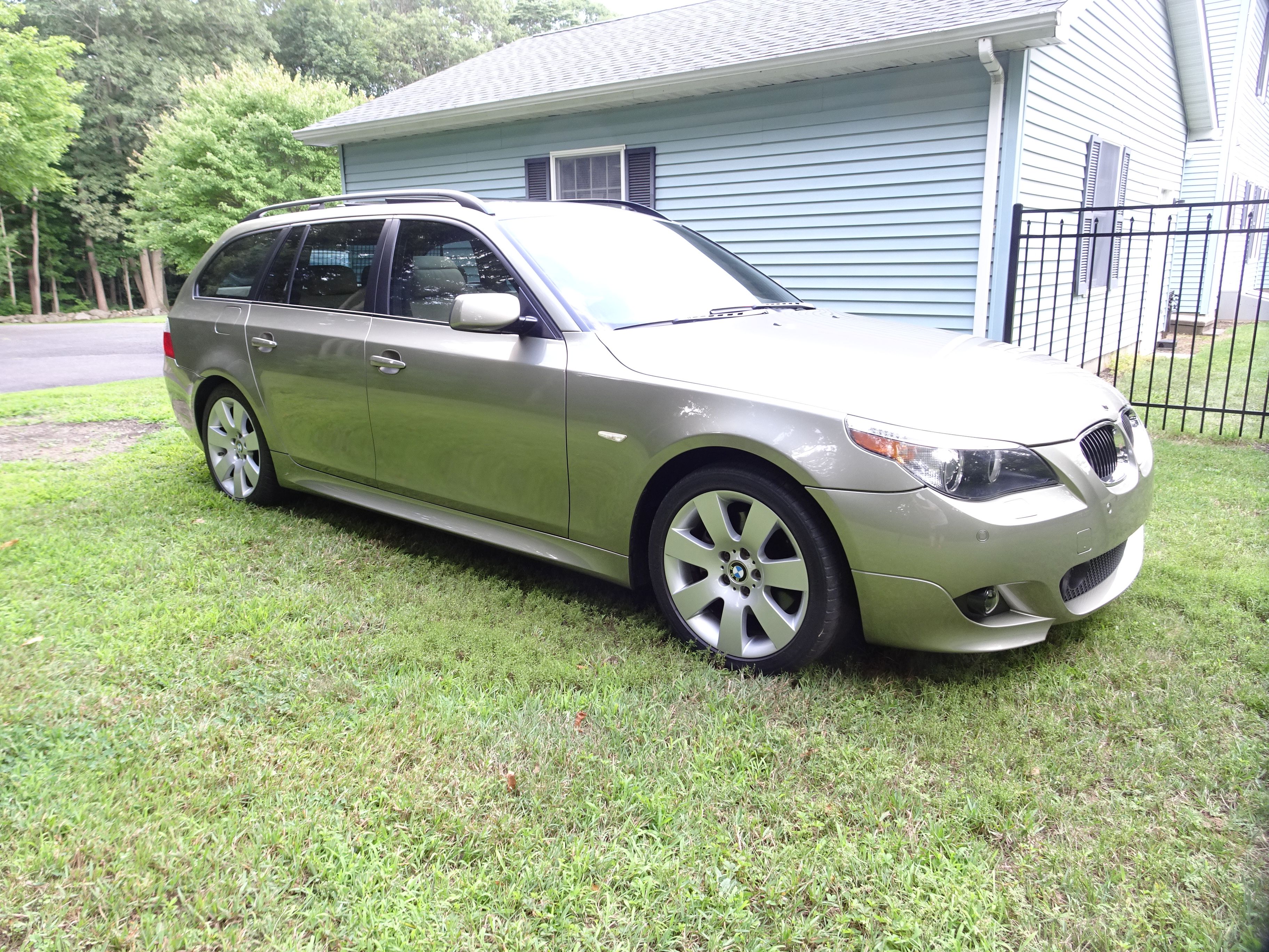 Used 2007 BMW 530xi Wagon AWD/4WD image 2