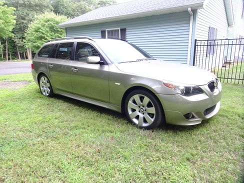 Used 2007 BMW 530xi Wagon AWD/4WD image 4