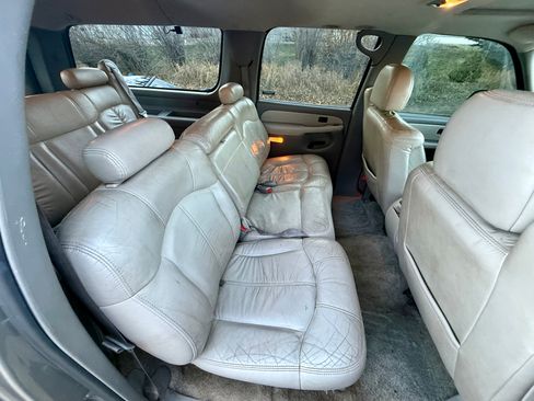 Used 2001 Chevrolet Suburban LT w/ LT Preferred Equipment Group image 15