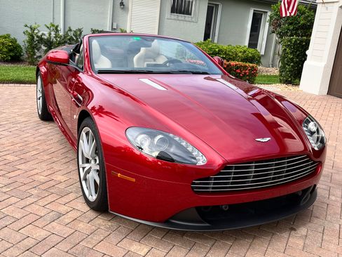 Used 2015 Aston Martin V8 Vantage Roadster RWD image 14