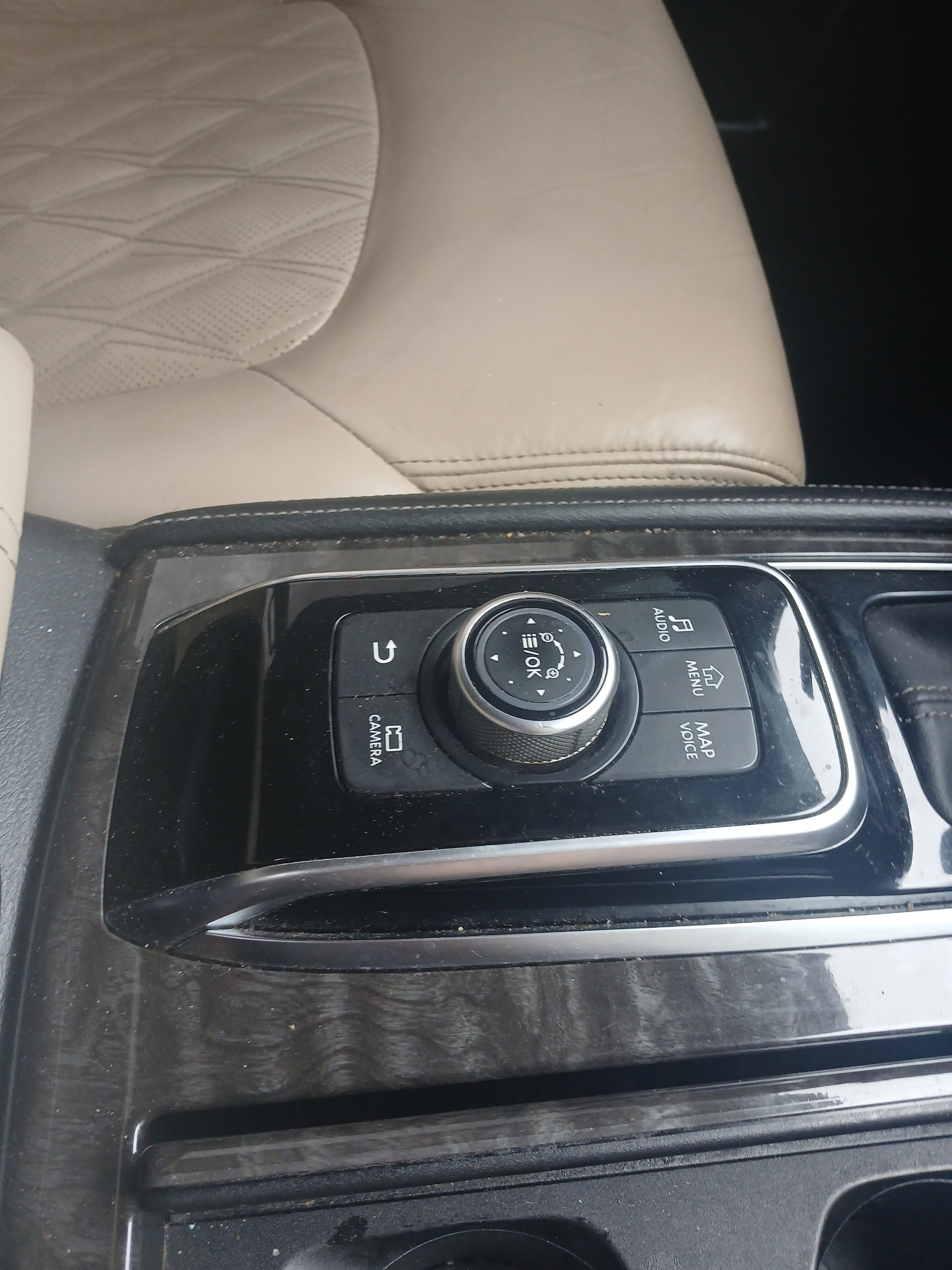 Used 2023 Nissan Armada Platinum w/ Captain's Chairs Package AWD/4WD image 4