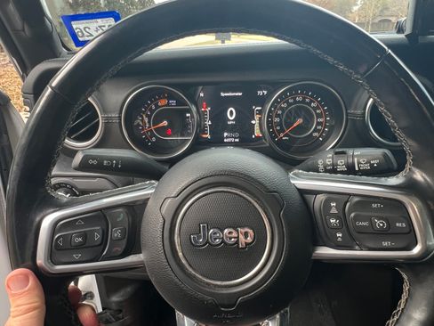 Used 2021 Jeep Wrangler Unlimited Sahara AWD/4WD image 15