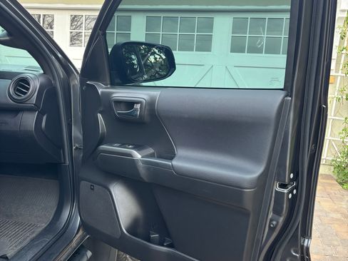 Used 2023 Toyota Tacoma TRD Off-Road image 15