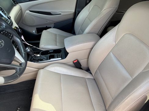 Used 2017 Hyundai Tucson SE Plus AWD/4WD image 11