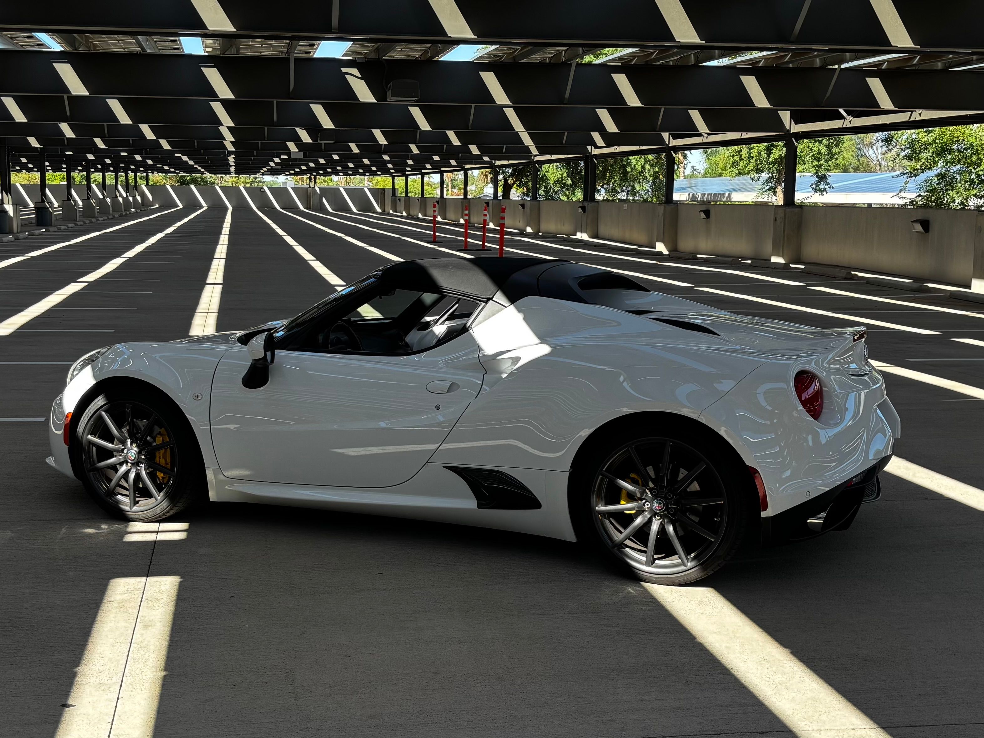 Used 2018 Alfa Romeo 4C Spider RWD image 6